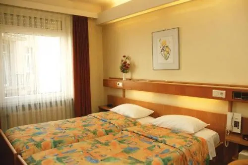 Zurich Szálloda Luxemburg